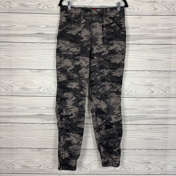 SPANX Stretch Mid-Rise Twill Zipper Camo Joggers size Large - Picture 4 of 11
